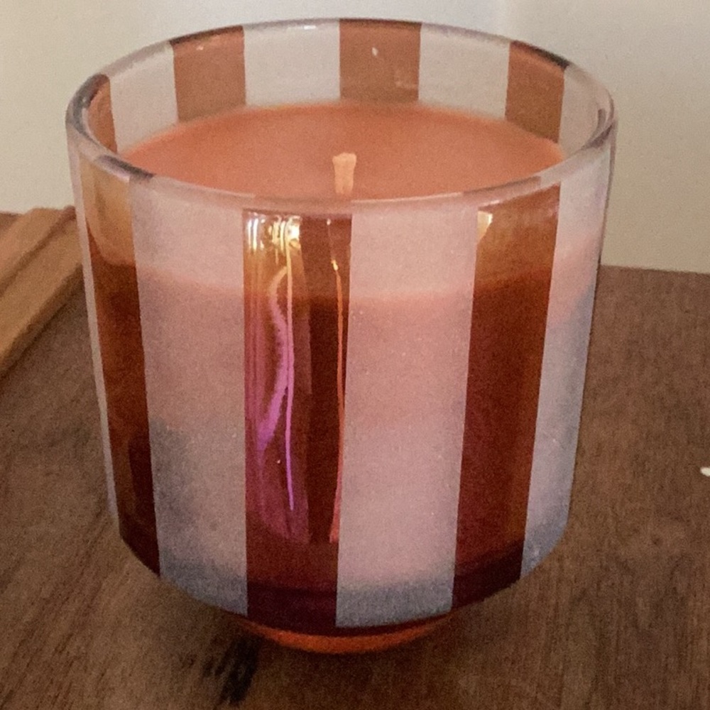 ILLUME Memories Of Brandied Pear 9.3 Oz Candle In decorative Glass With Gift Box - Picture 3 of 4